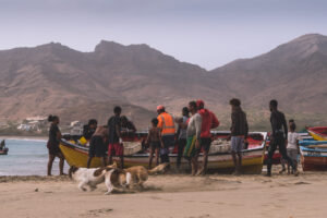 Photo du Cap-Vert, groupe de pêcheur © Estelle Hertault