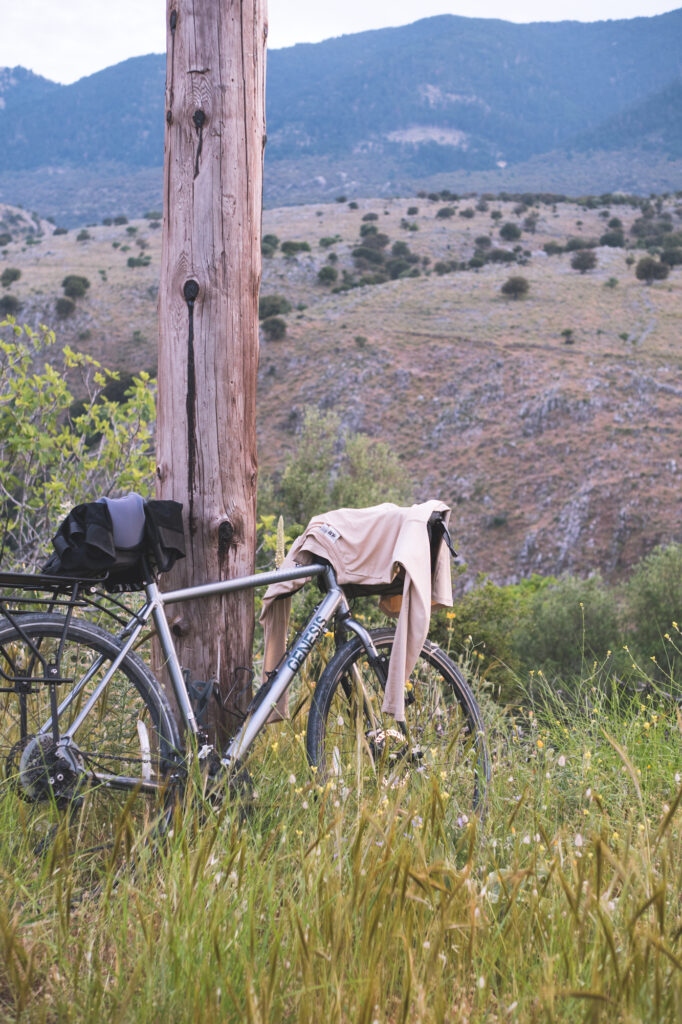 velo sur paysage grec