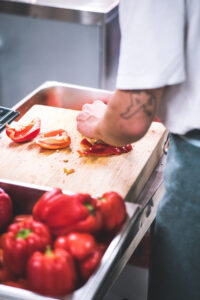 découpe légumes en restaurant