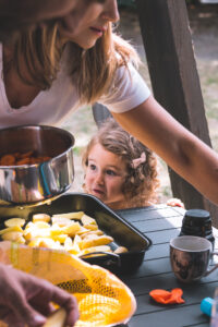 Preparation du repas avec enfant